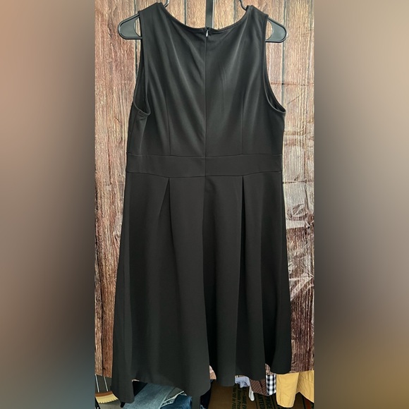 GUC ChicCloth Fit to Flare Dress - Picture 3 of 3